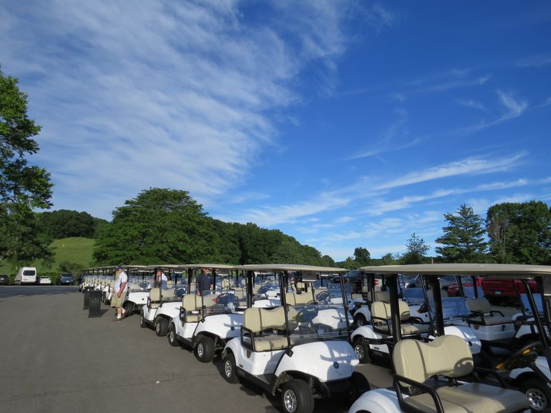 Carts lined up before the shotgun start
